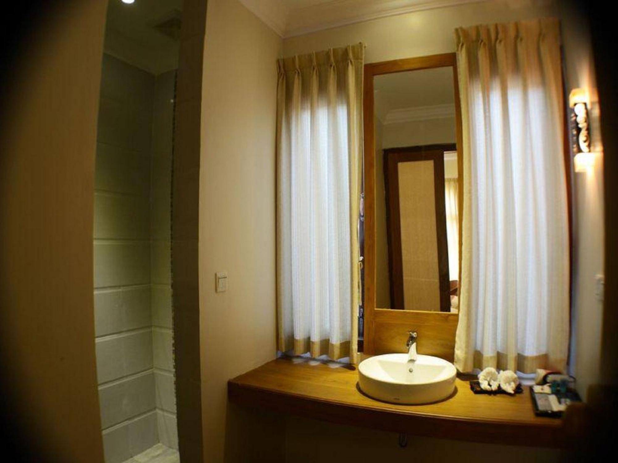Manisanda Hotel Bagan Bagian luar foto