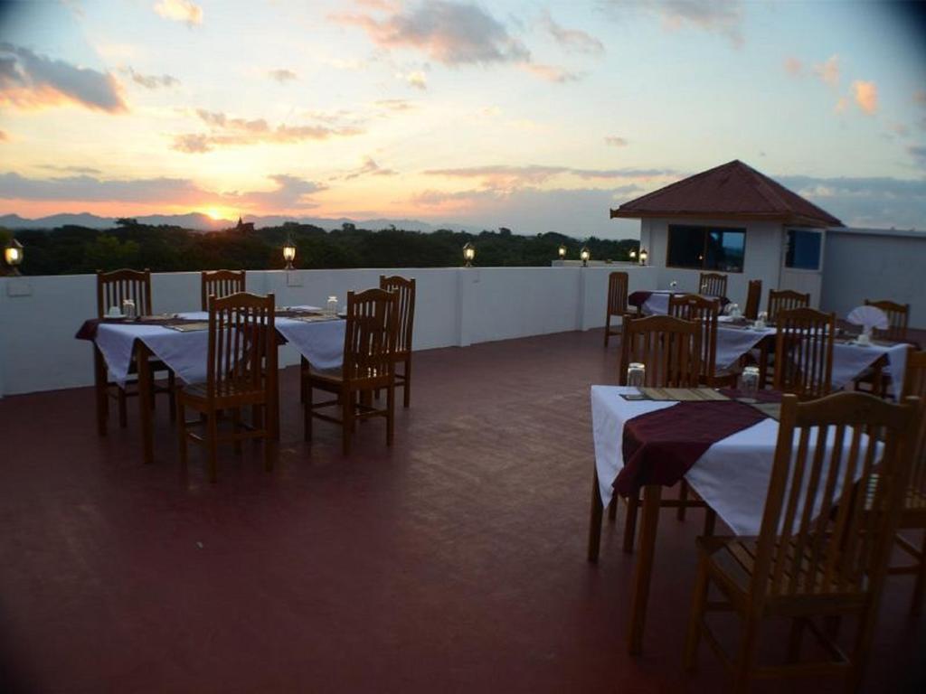Manisanda Hotel Bagan Bagian luar foto