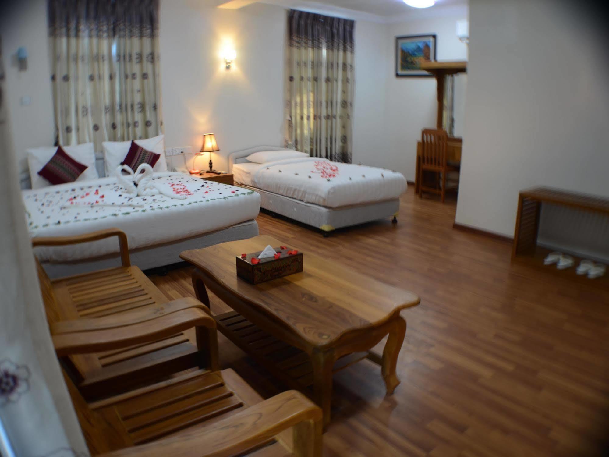 Manisanda Hotel Bagan Bagian luar foto