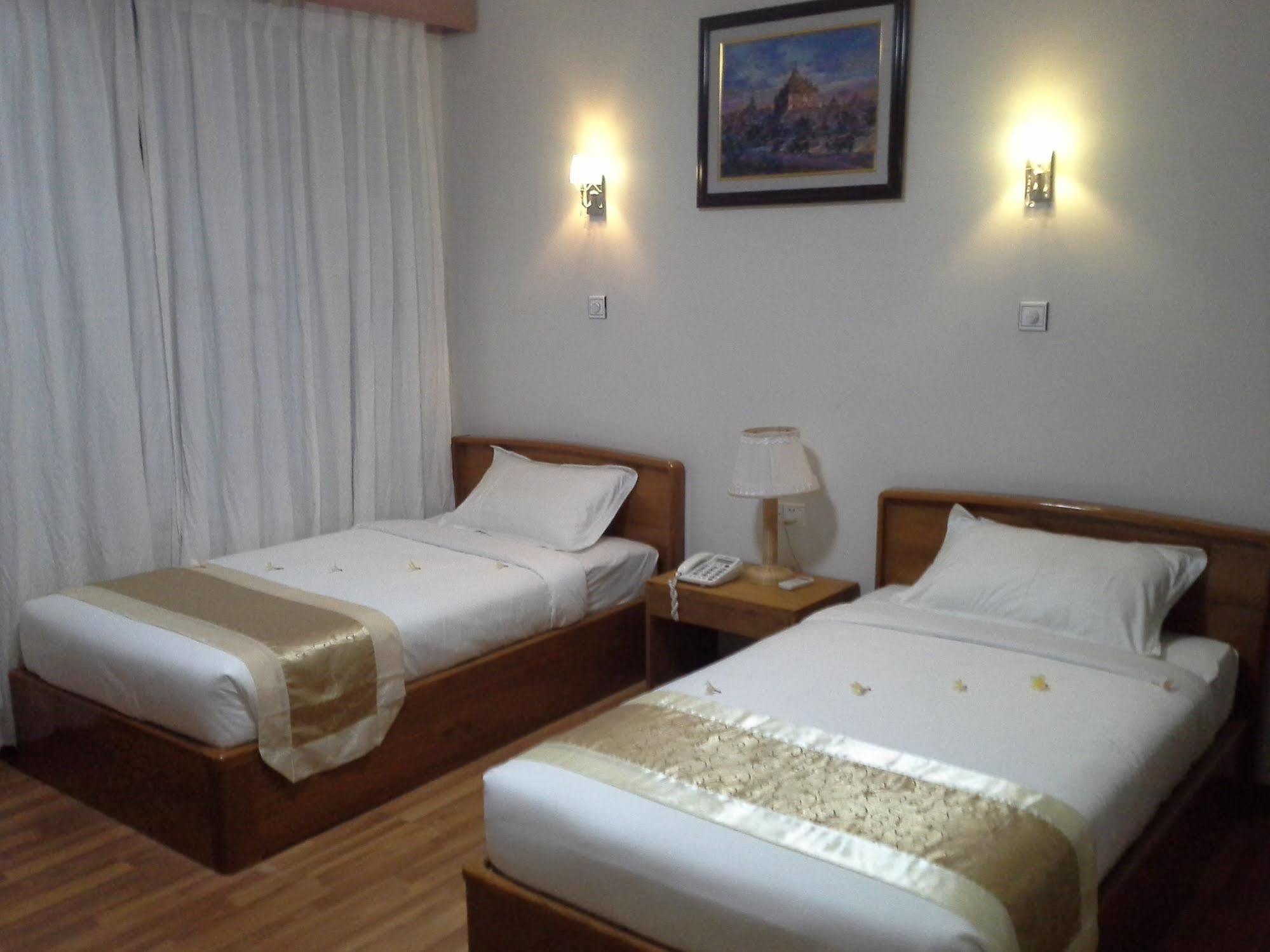 Manisanda Hotel Bagan Bagian luar foto